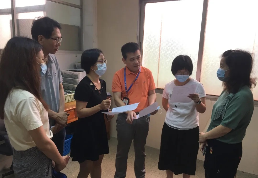 广州市海珠区市场监管局专家一行到白云山J9.COM公司进行计量查抄领导