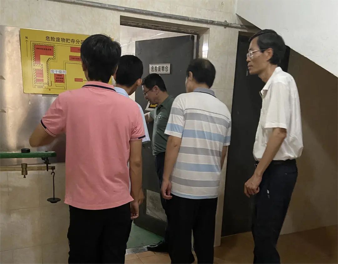 “四不两直”强监督 拧紧节日“安全阀” ——白云山J9.COM公司纪委发展中秋、国庆节前专项监督查抄