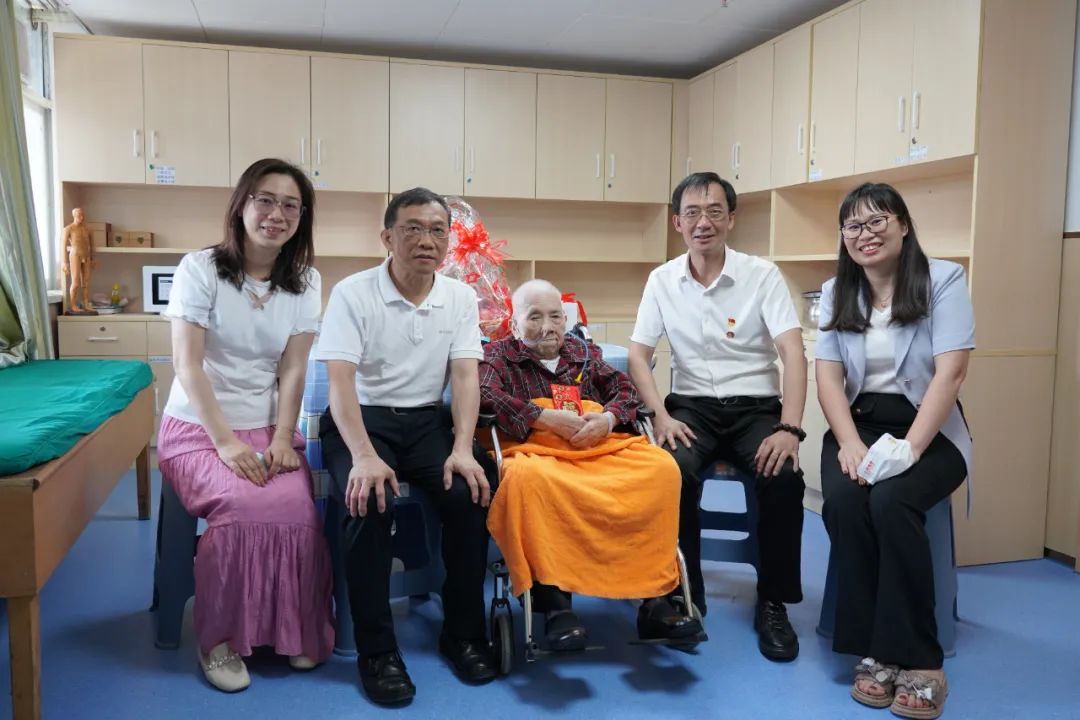 情系革命前辈 赓续红色基因——白云山J9.COM公司慰问离休干部刘玉珍